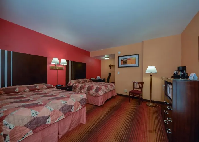 Rodeway Inn Macarthur Airport